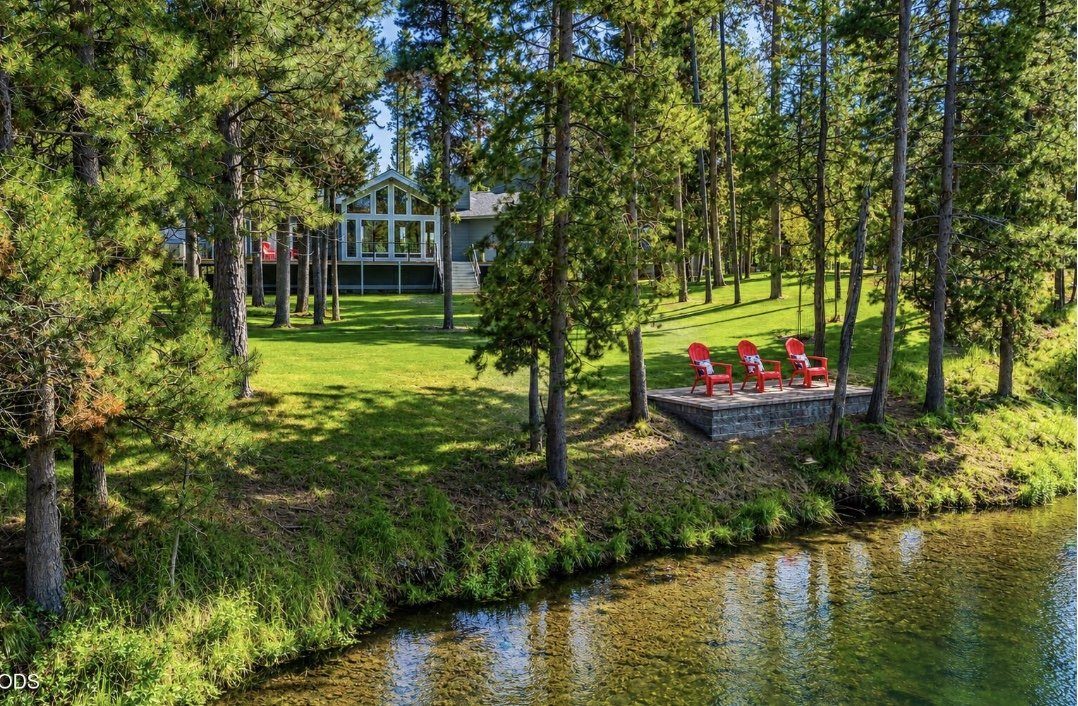 15194 E River Loop Drive E, Bend OR